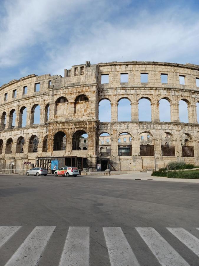 Caligula City Center Apartment Pula Extérieur photo